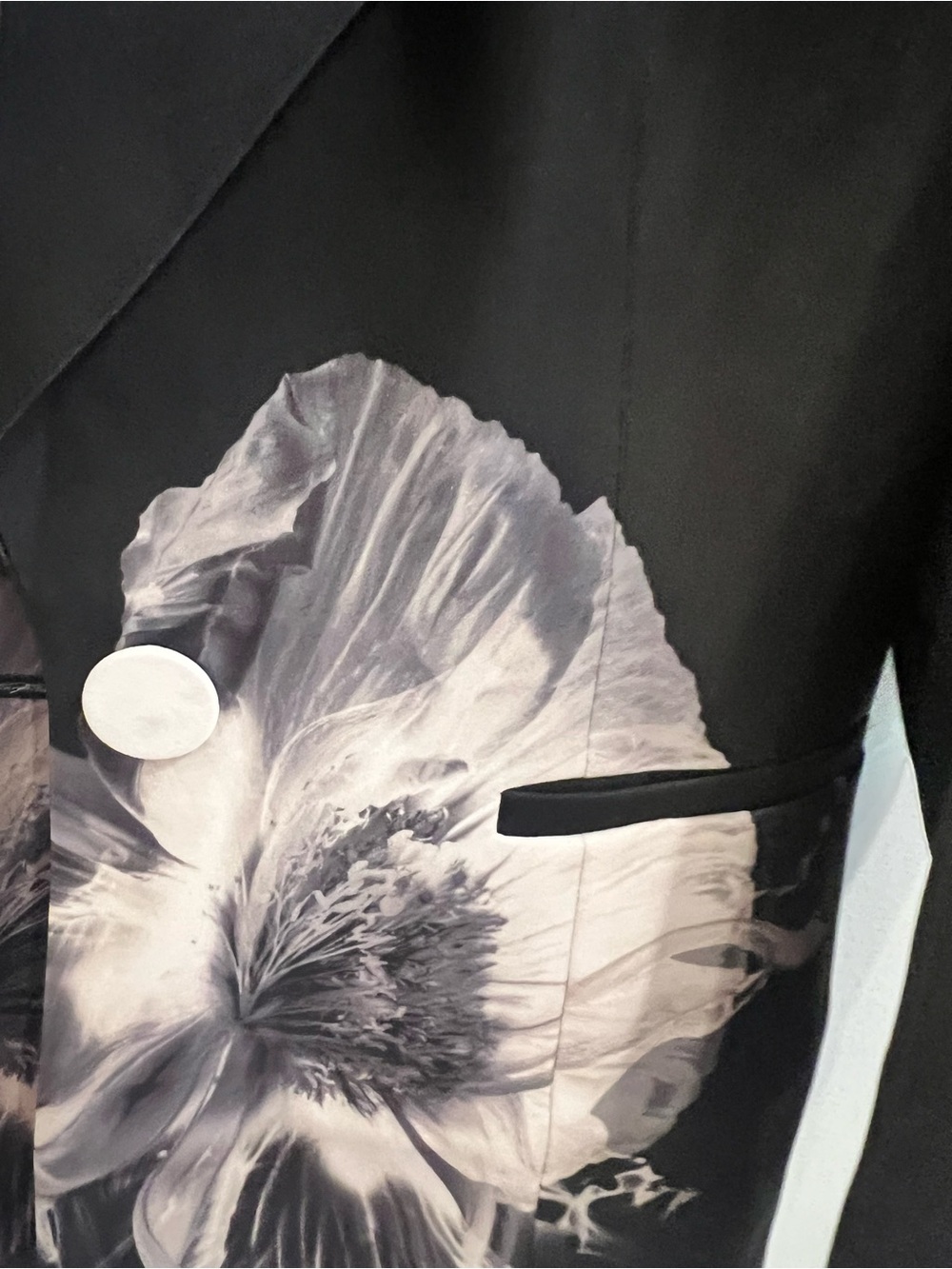 Karen Millen Black and White Floral Satin-Trim Blazer - Picture 3 of 6
